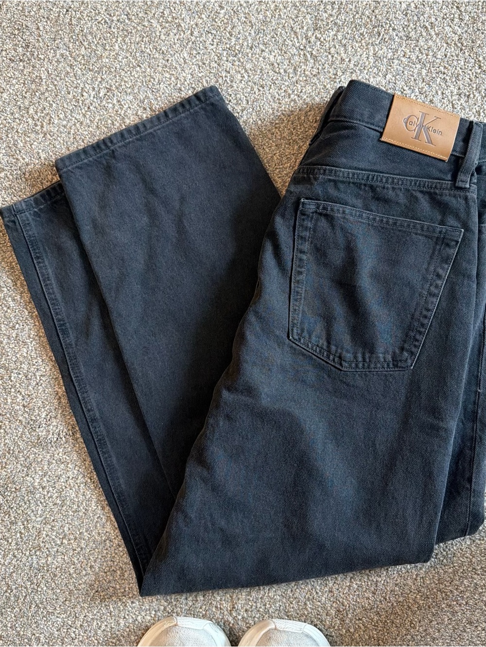 Calvin Klein Men’s Black 90s loose jeans